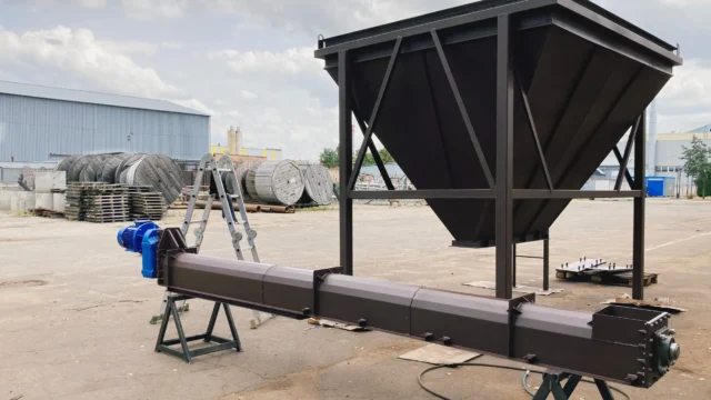 Бункер загрузочный с питателем шнековым ПШ-1 производства ИНТАТЕХГРУП